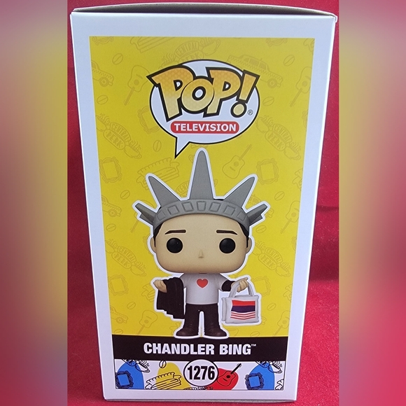 Chandler bing funko # 1276 (nib) with pop protector - Picture 6 of 7